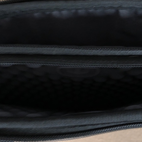 Wenger Swiss Army Legacy Notebook Laptop Sleeve - Picture 4 of 4